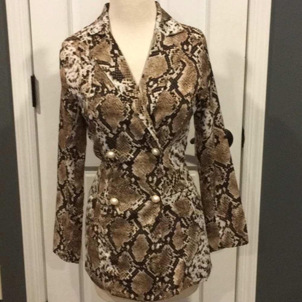 Chic Snakeskin Print Blazer
